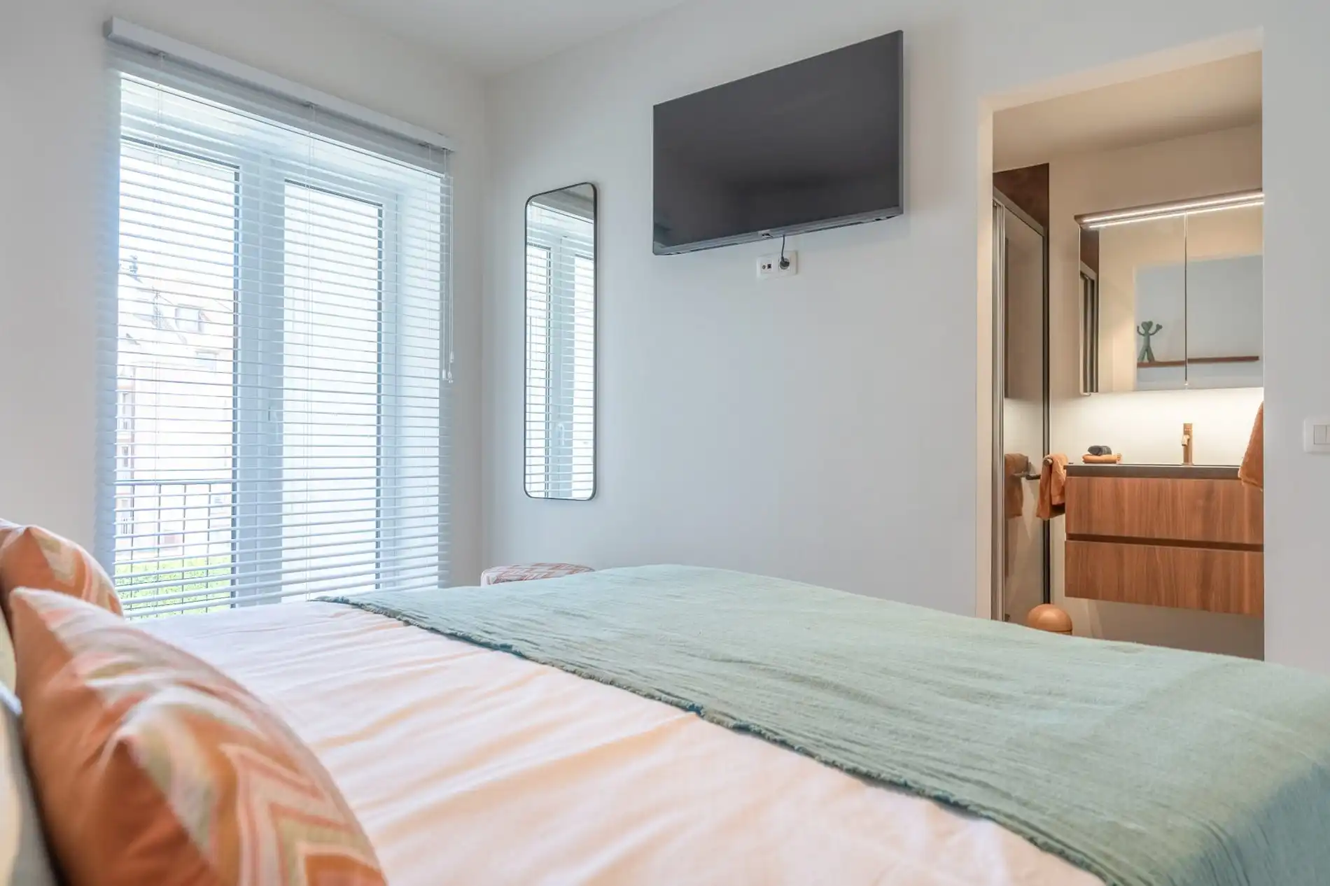 Rustig gelegen volledig gerenoveerd appartement met een open zicht over de villa's. foto 21