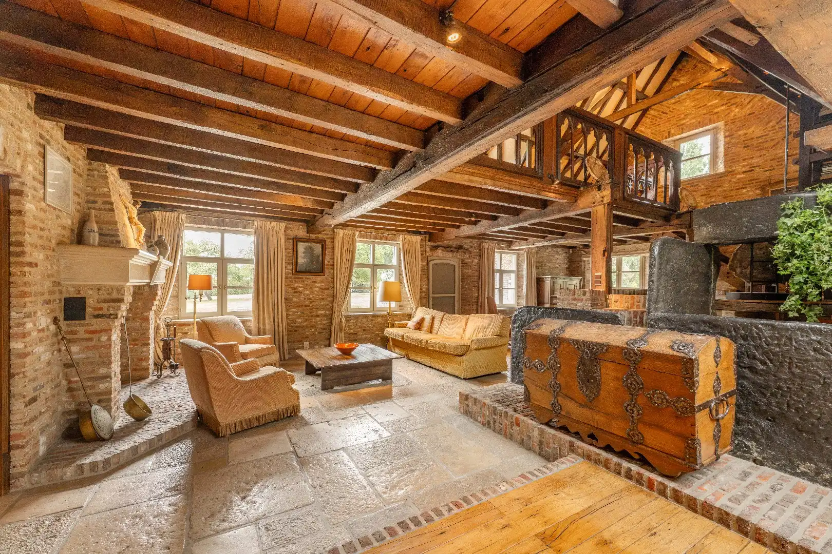EXCLUSIEF LANDHUIS MET BIJGEBOUWEN OP EEN DOMEIN VAN 5.990 M² foto 11