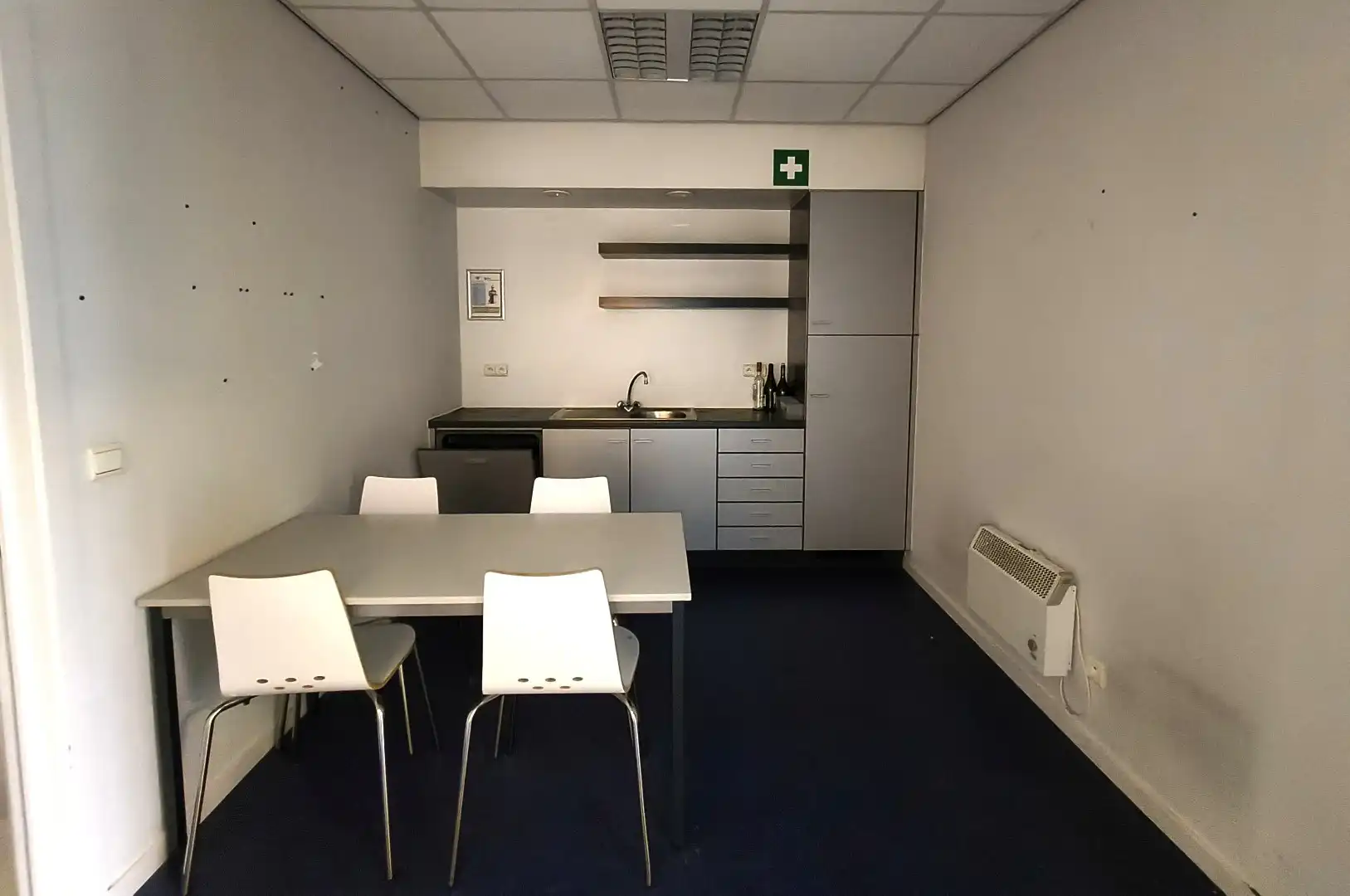 UITSTEKEND GELEGEN HANDELSPAND - MODERN INGERICHT EN INSTAPKLAAR foto 6