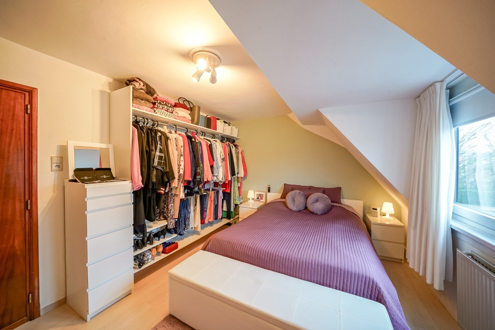 Instapklare hoekwoning met 4 slaapkamers en 4 garages foto 18