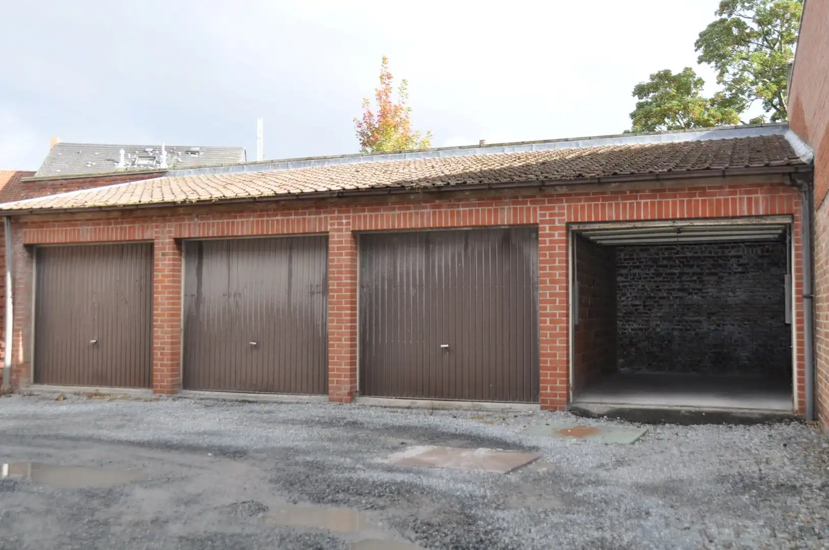 Vier ruime garageboxen te koop (apart of samen) in het centrum van Izegem - Melkmarkt.  foto 6