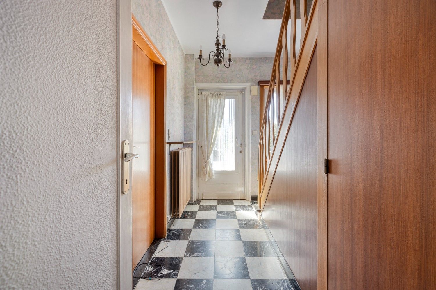 Op te frissen woning met 3 slaapkamers, garage en tuin foto 3