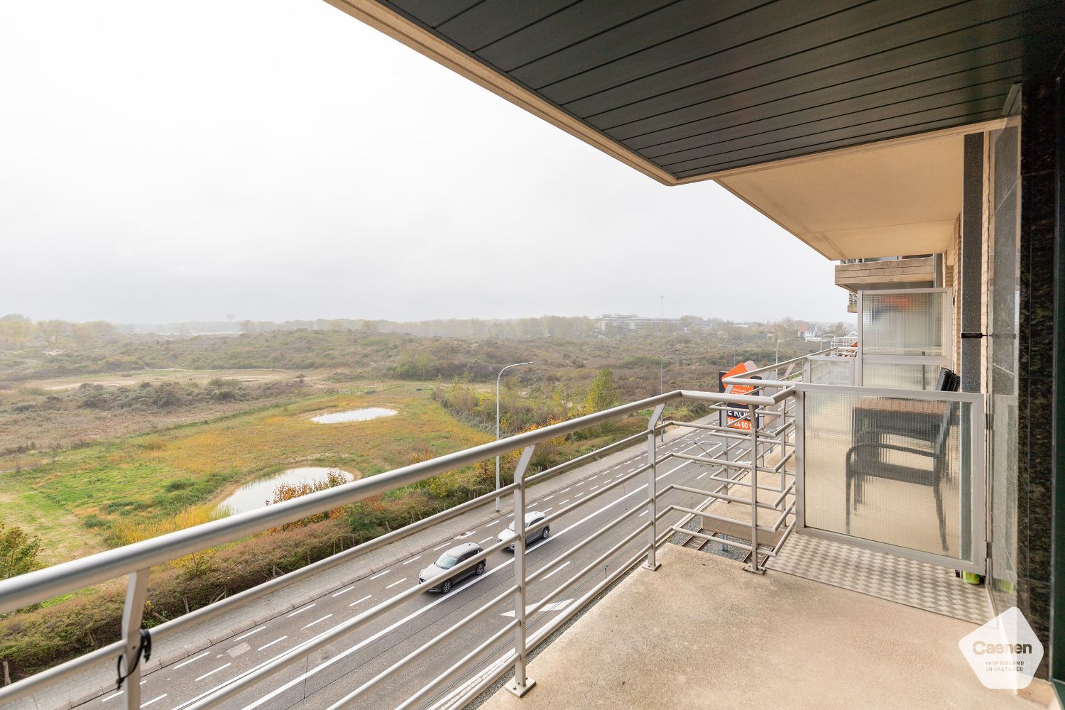 Goed onderhouden studio met ruim terras en mooi zicht op de Simliduinen foto 7