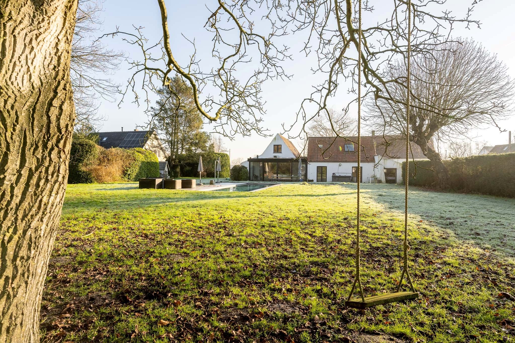 Magnifieke hoeve op 4.000 m² grond te Dudzele foto 4