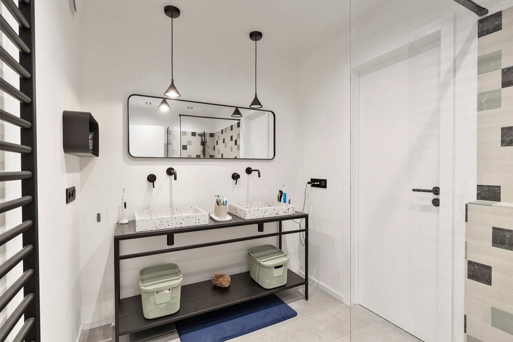 Stijlvol gerenoveerd appartement met 2 slaapkamers & kelder! foto 19