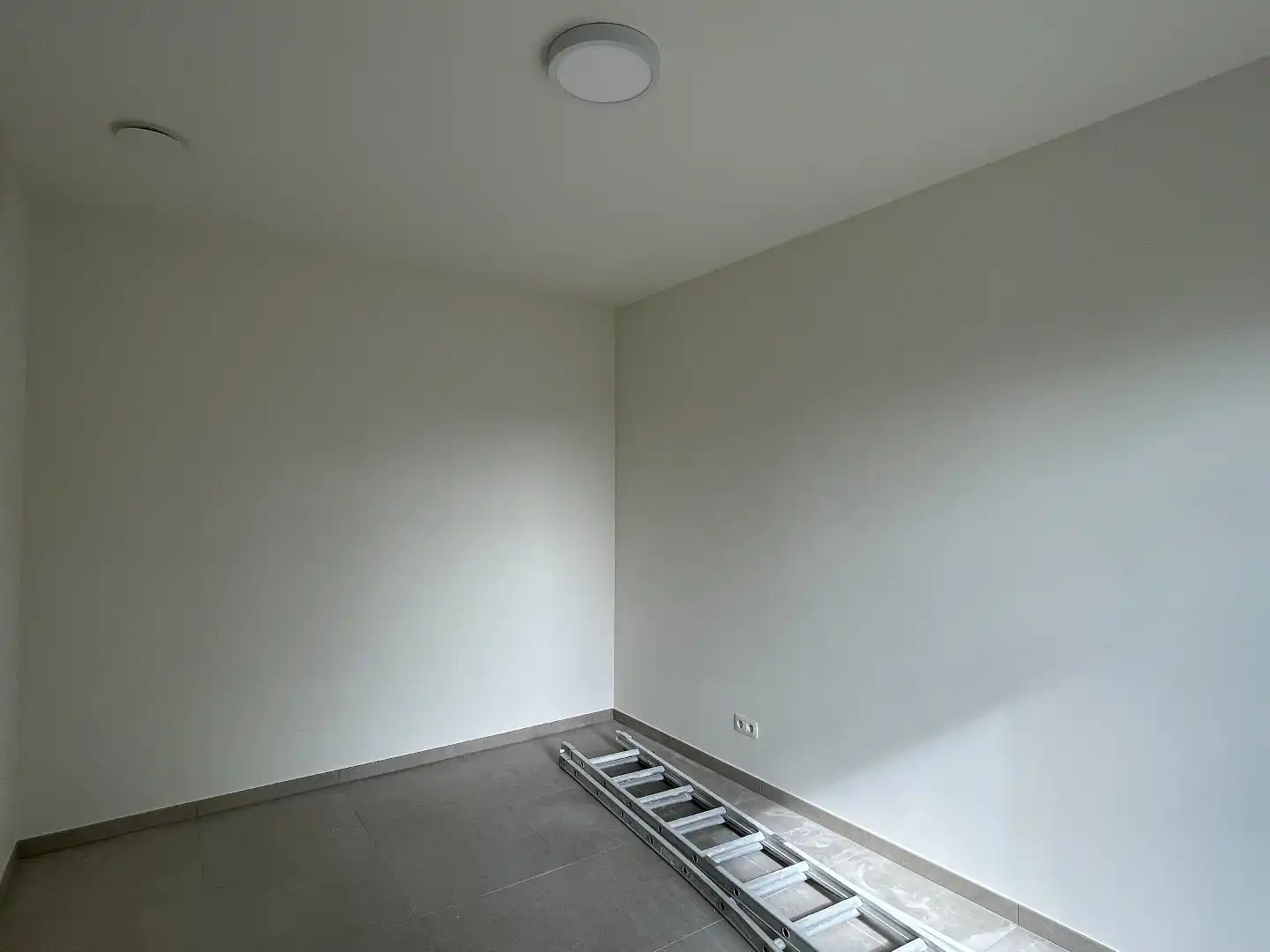 Nieuwbouwwoning met 3 slaapkamers inpandige garage , terras en tuin  foto 25