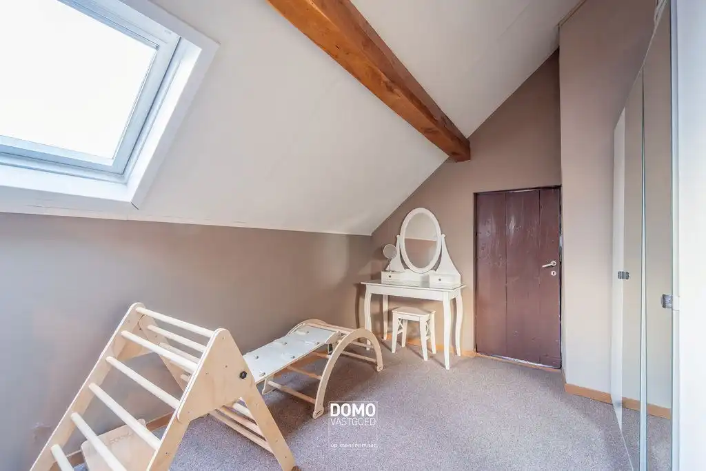 Verrassend ruime woning met karakter te Kuringen. foto 12