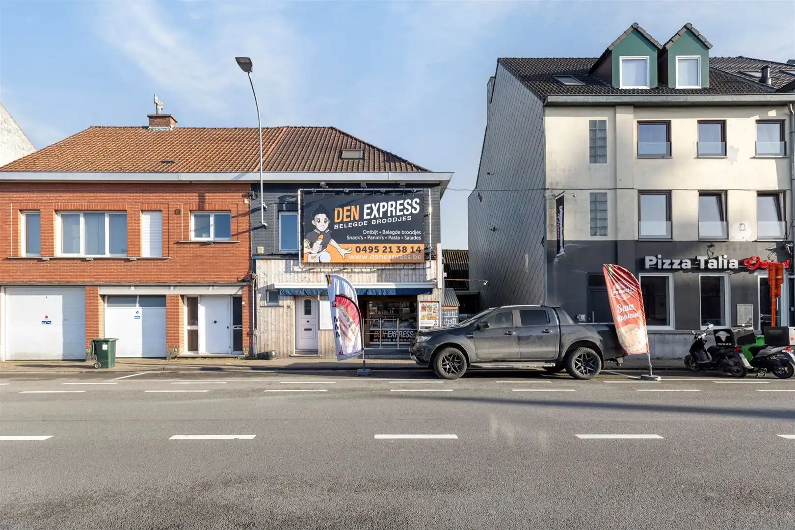 Goeddraaiende broodjeszaak met woning op toplocatie. foto 3