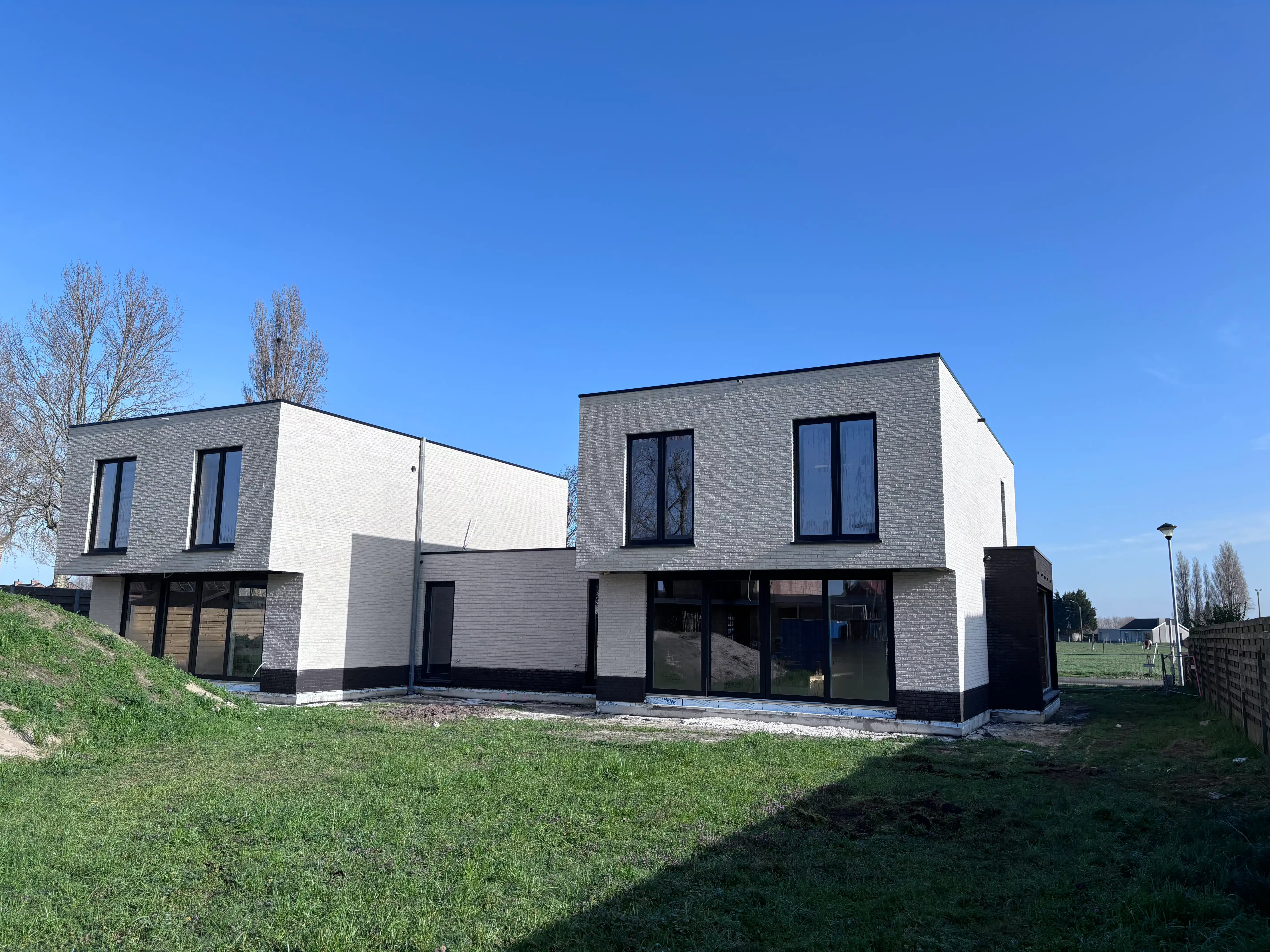 Prachtige nieuwbouw woningen op wandelafstand van zee! foto {{pictureIndex}}