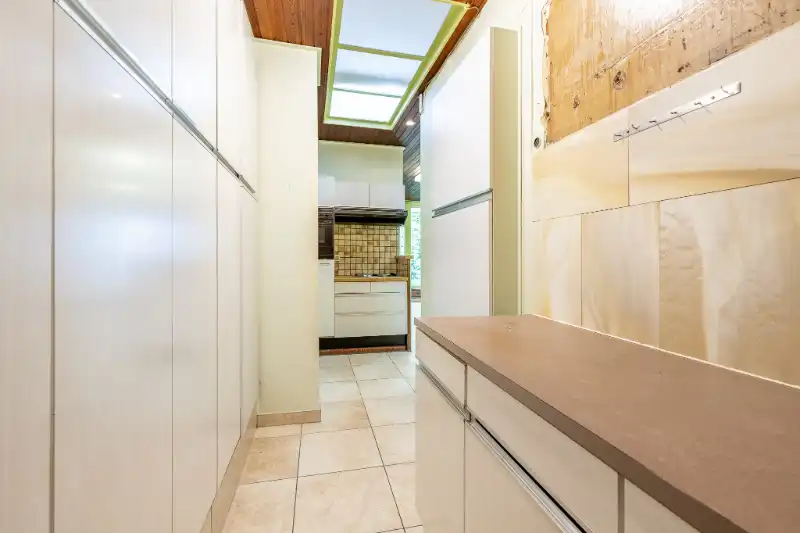 Zeer ruime, te renoveren woning met mogelijkse uitweg. foto 9