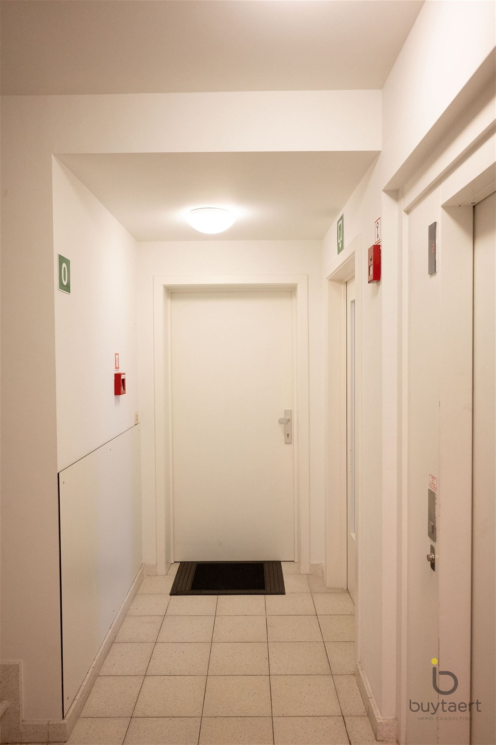 RUIME EN LICHTRIJKE PRAKTIJK IN GELIJKVLOERSAPPARTEMENT MET PRIVÉ-TUIN foto 35