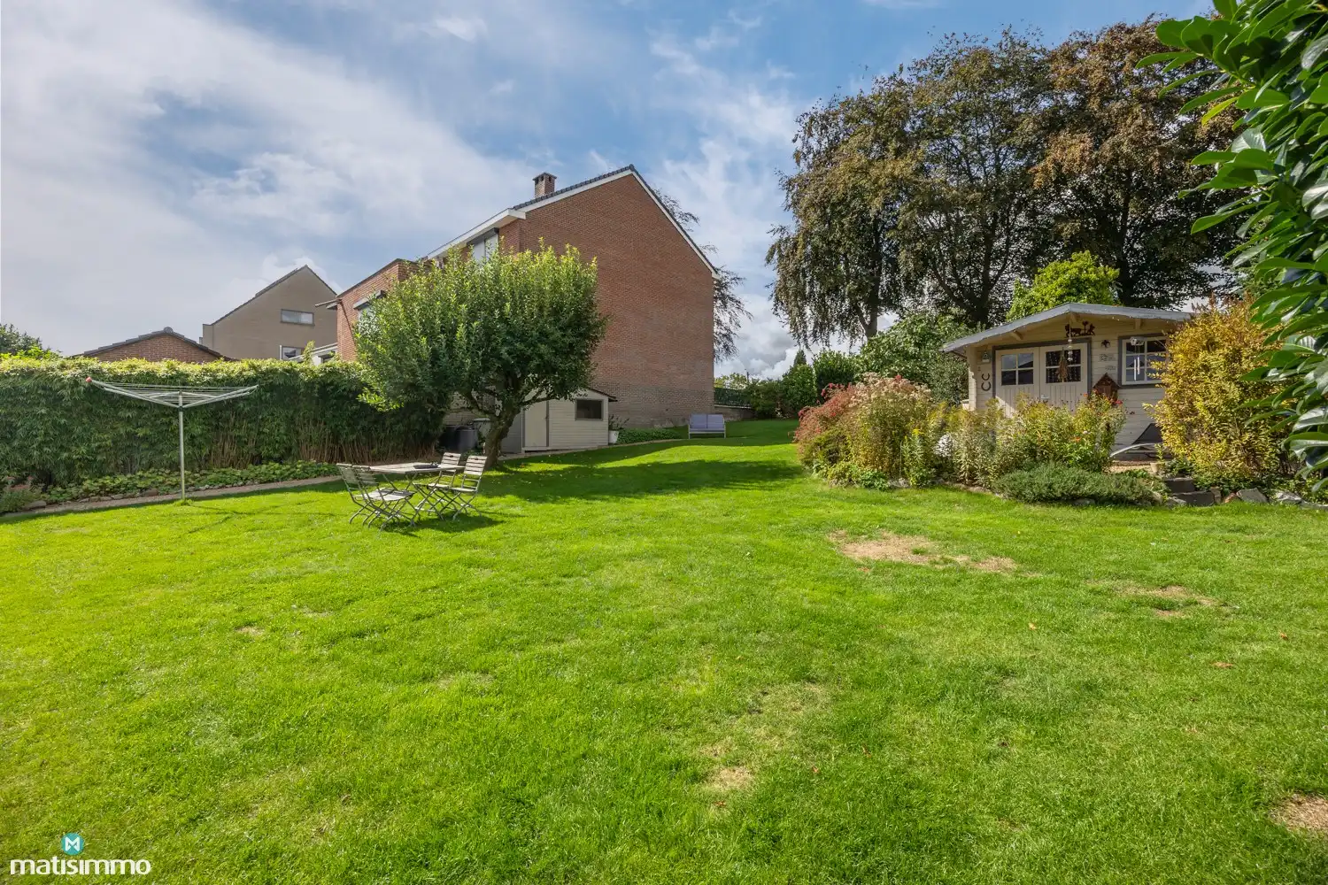INSTAPKLAAR GERENOVEERDE WONING MET 3 SLAAPKAMERS, GARAGE, CARPORT EN PRACHTIGE TUIN NABIJ HET KANAAL EN DE MAAS IN LANAKEN foto 34