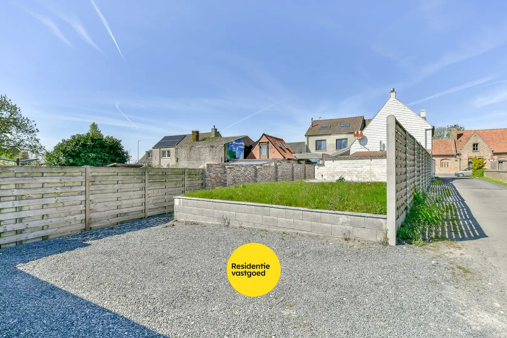 Gezellige halfopen woning met tuin en parking foto 19
