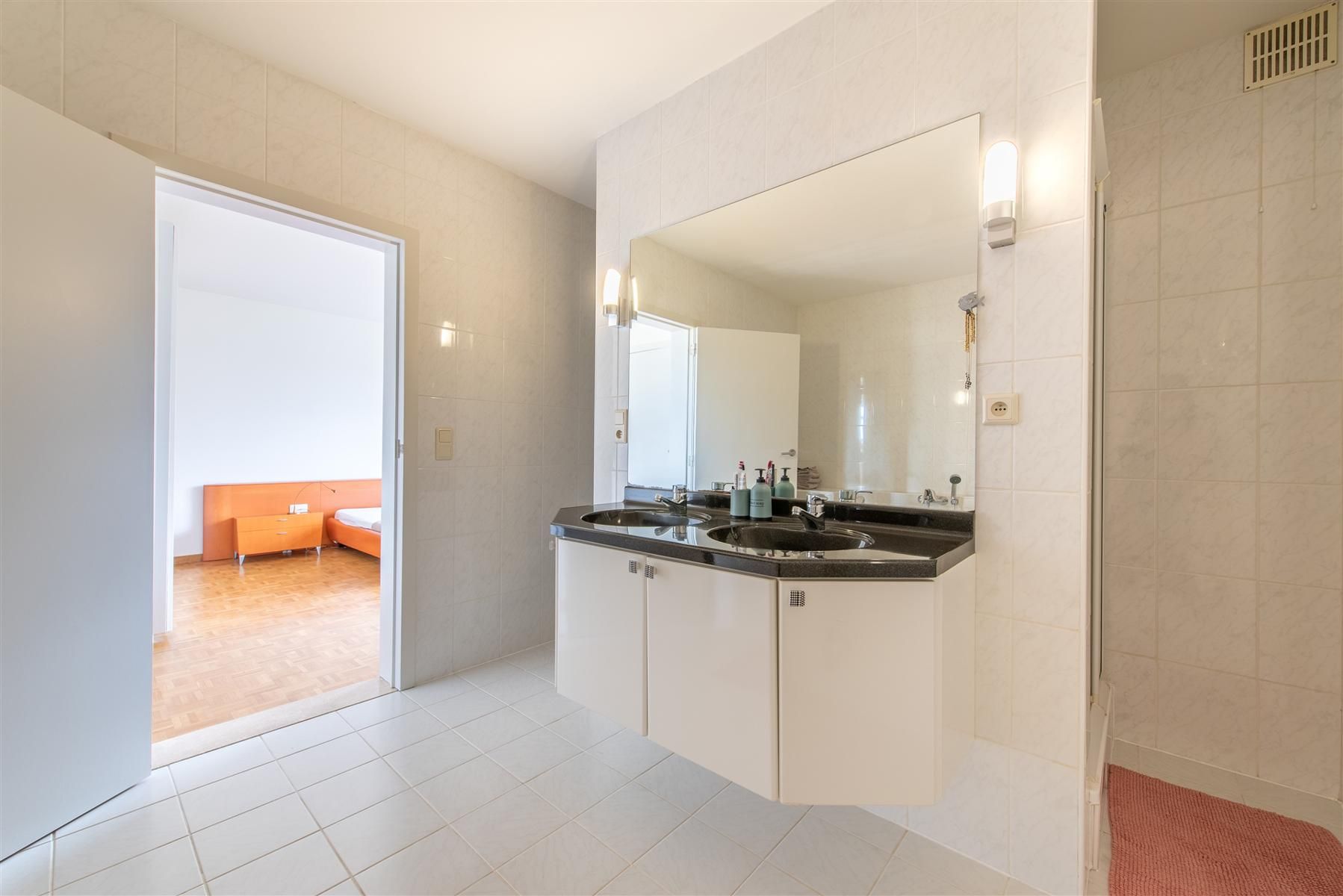 Lichtrijke woning met zuidelijk georiënteerde tuin foto 13