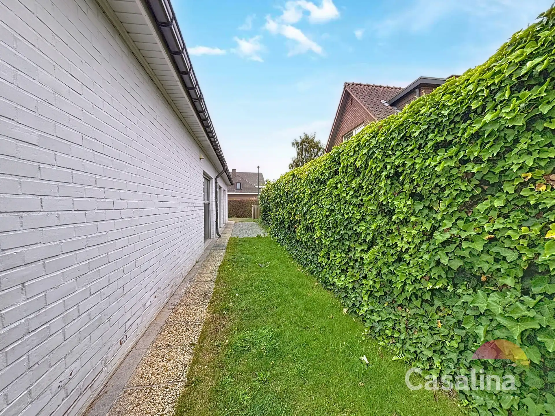 Ruime bungalow van 205 m² in een rustige, groene wijk foto 8