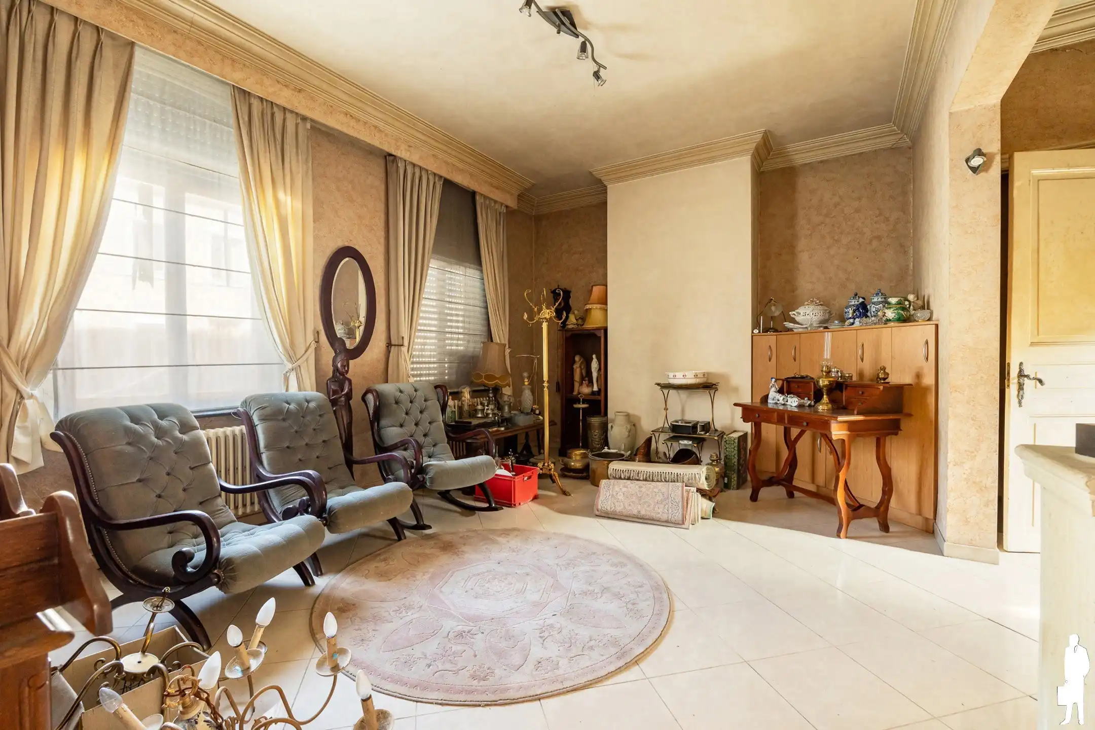 Te renoveren ruime woning met werkplaats foto 5