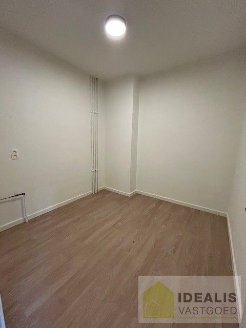 IDEALIS VASTGOED  - Recent gerenoveerd instapklaar appartement met 2 slaapkamers in hartje Neerpelt. Het appartement is gelegen middenin het centrum van Neerpelt op wandelafstand van horeca, shopping en openbaar vervoer! foto 9