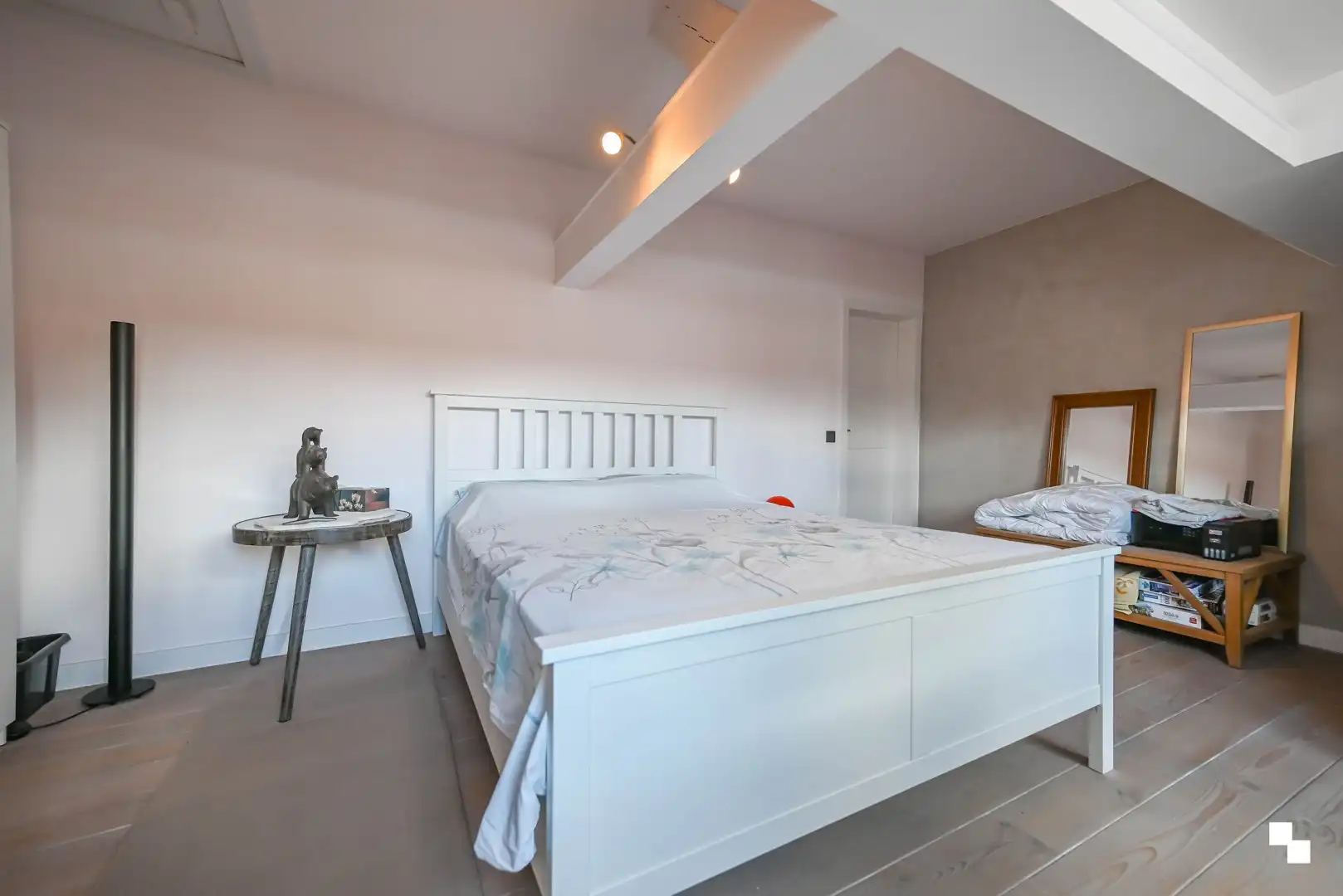 Ruime, volledig gerenoveerde woning met tuin nabij centrum Izegem foto 21