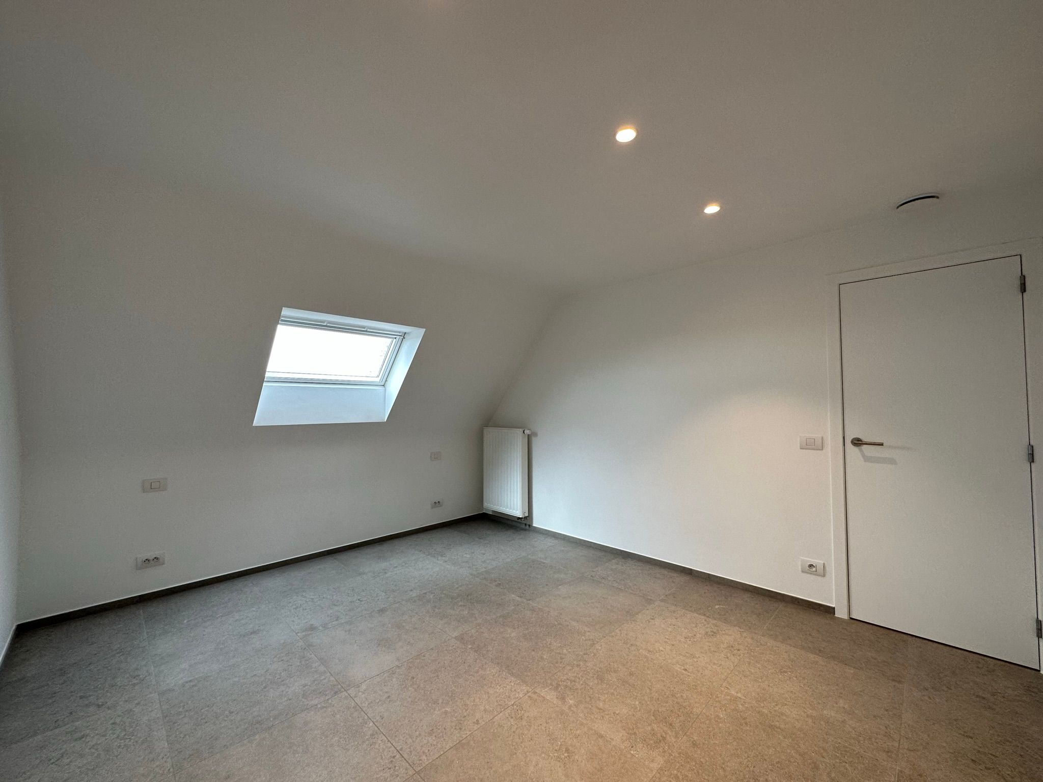 Recente nieuwbouwwoning met 4 slaapkamers foto 9