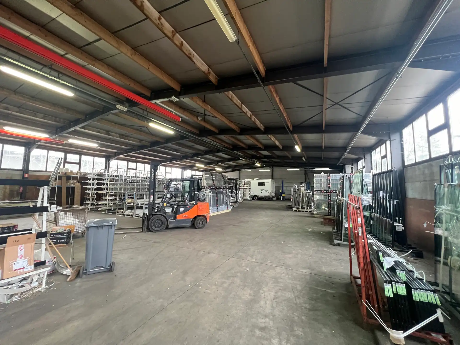 TE HUUR - BEDRIJFSHAL GENK 1000m² (opdeelbaar) - Woudstraat foto 3