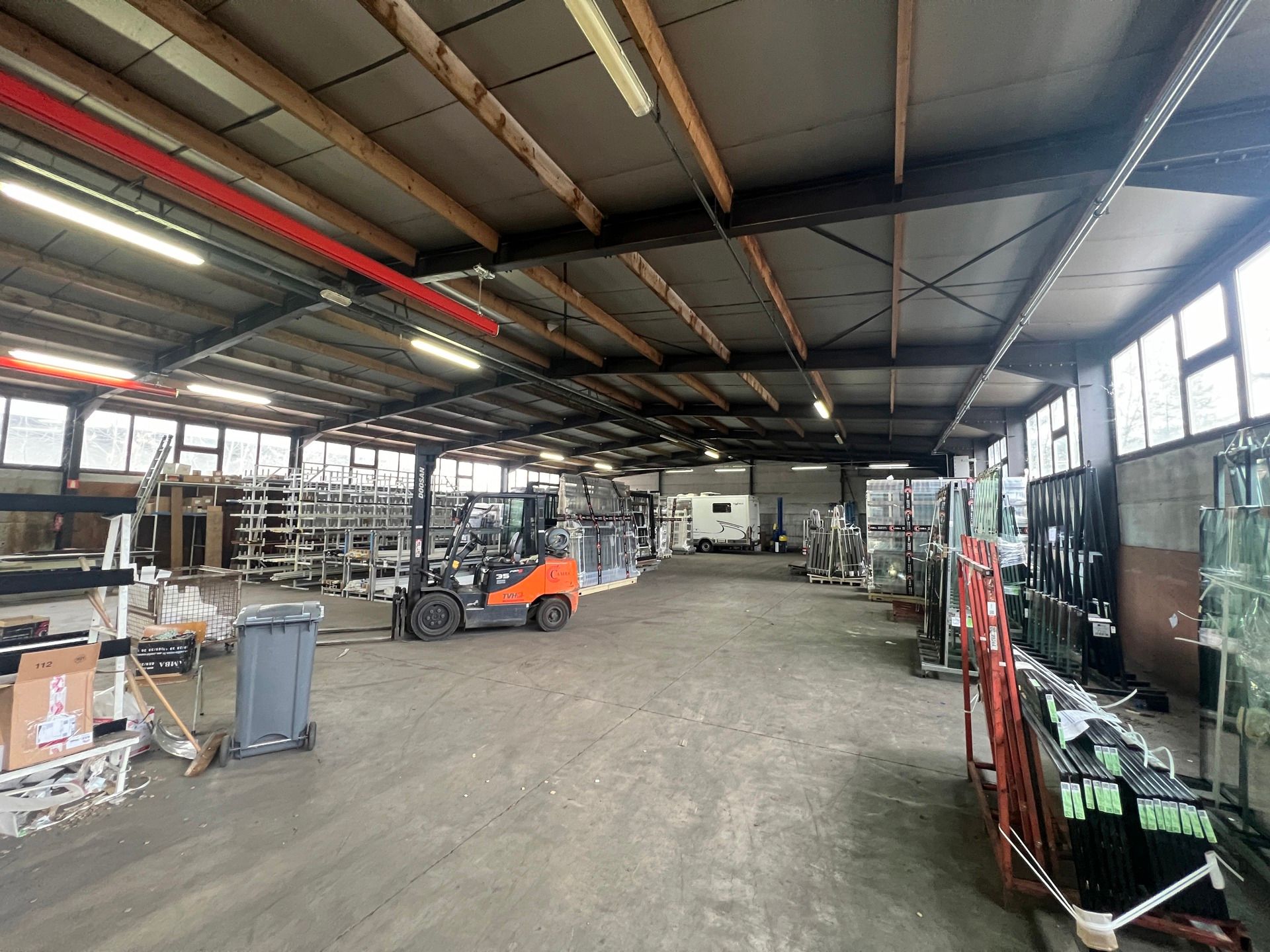 TE HUUR - BEDRIJFSHAL GENK 1000m² (opdeelbaar) - Woudstraat foto 3