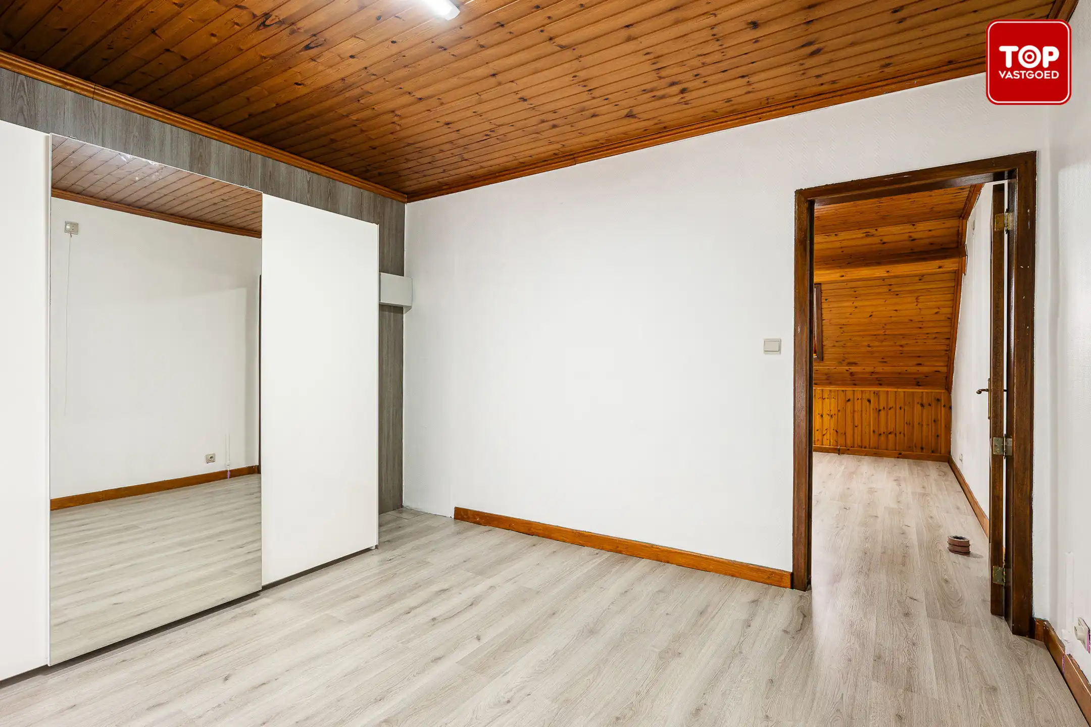 Instapklare woning met stadkskoer op gunstige locatie. foto 19