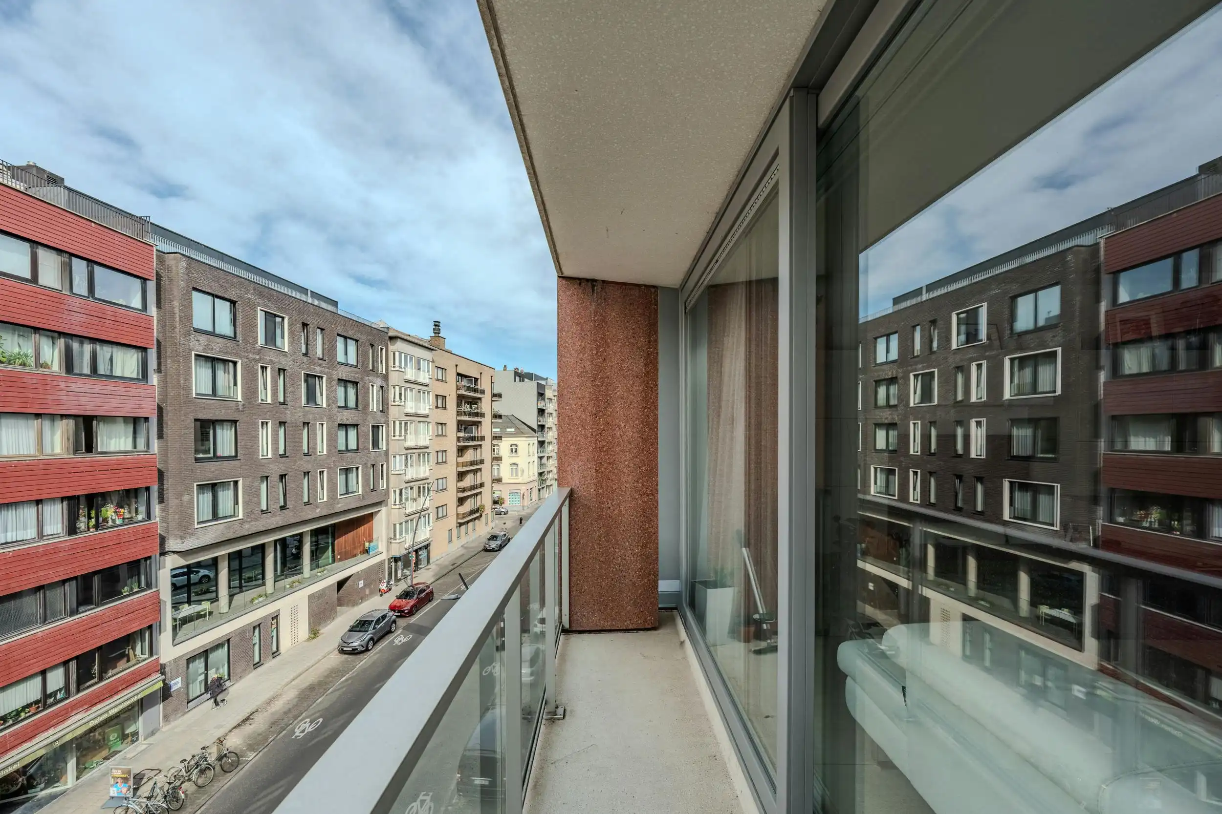 Instapklaar 2-slaapkamerappartement met terras in Oostende foto 11