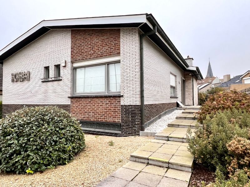 Alleenstaande villa met 3 slaapkamers en dubbele garage foto 3