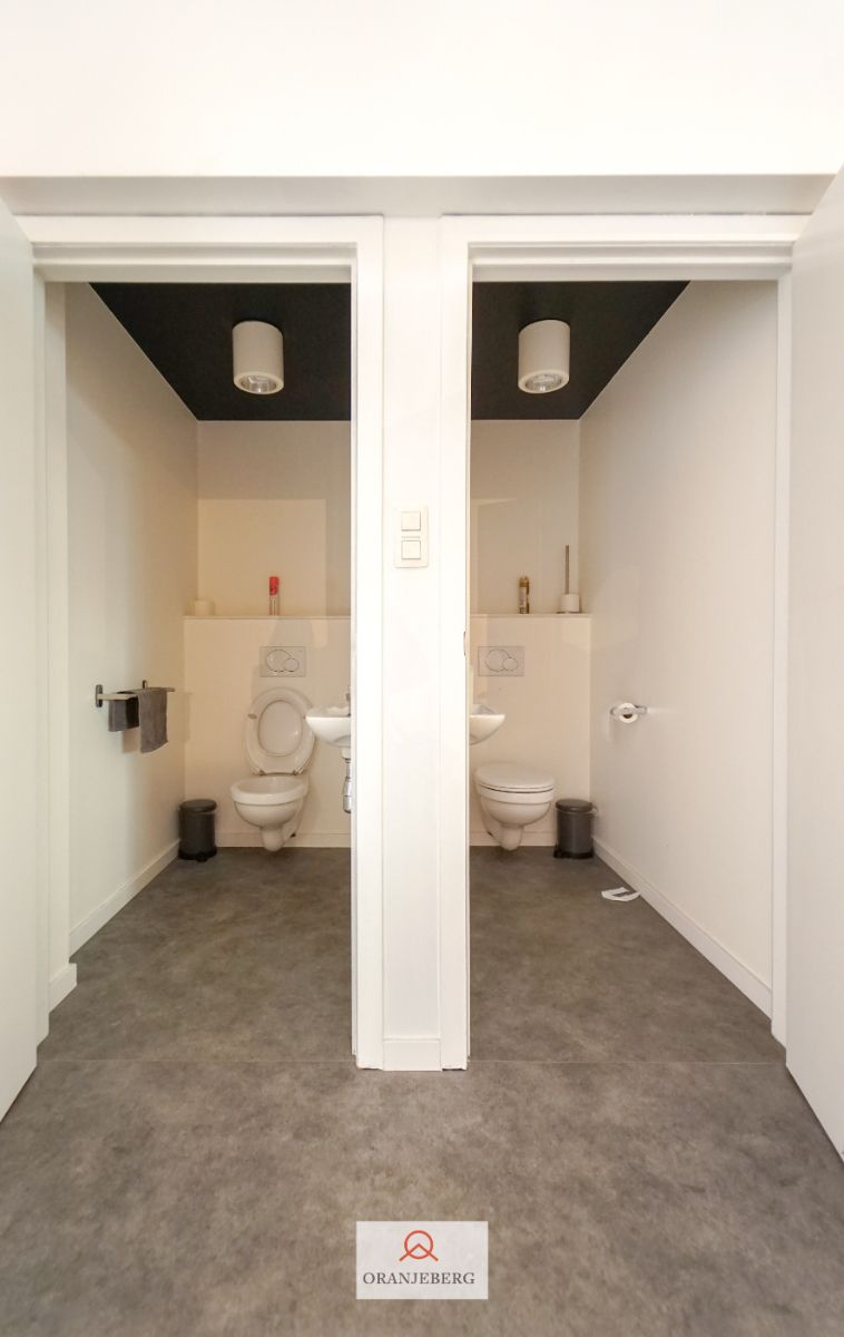 In de schaduw van de IKEA: winkel-magazijn van 750 m² +P! foto 20