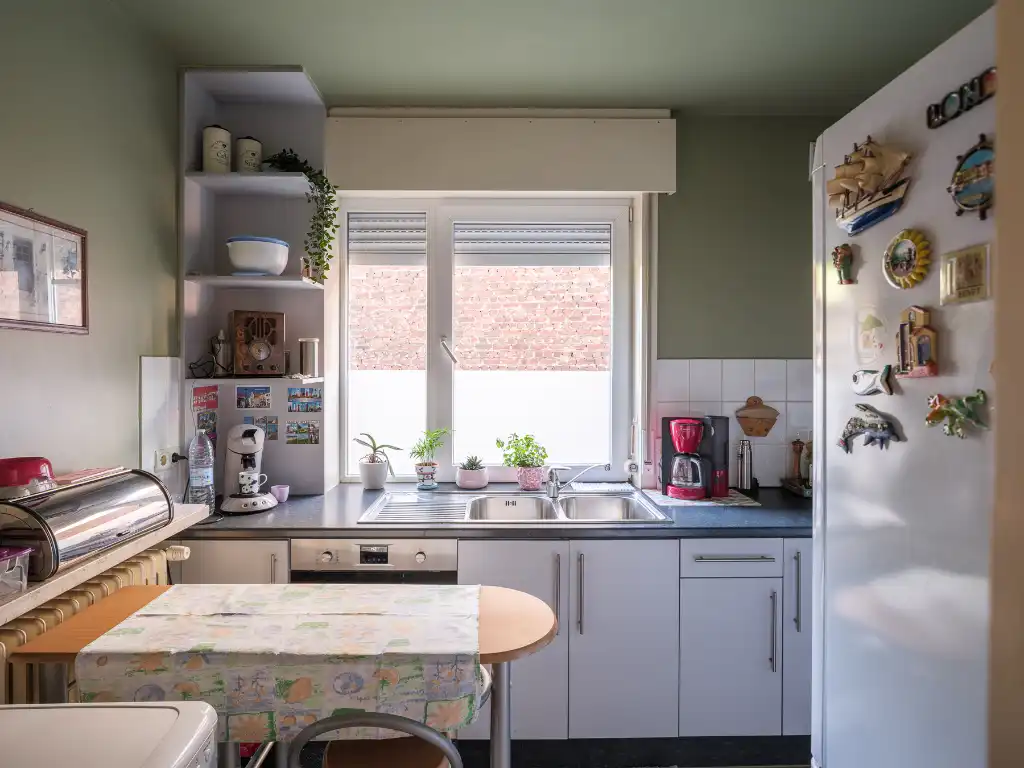 Stijlvol tweeslaapkamerappartement met mid-century karakter nabij Gent-Sint-Pieters foto 6