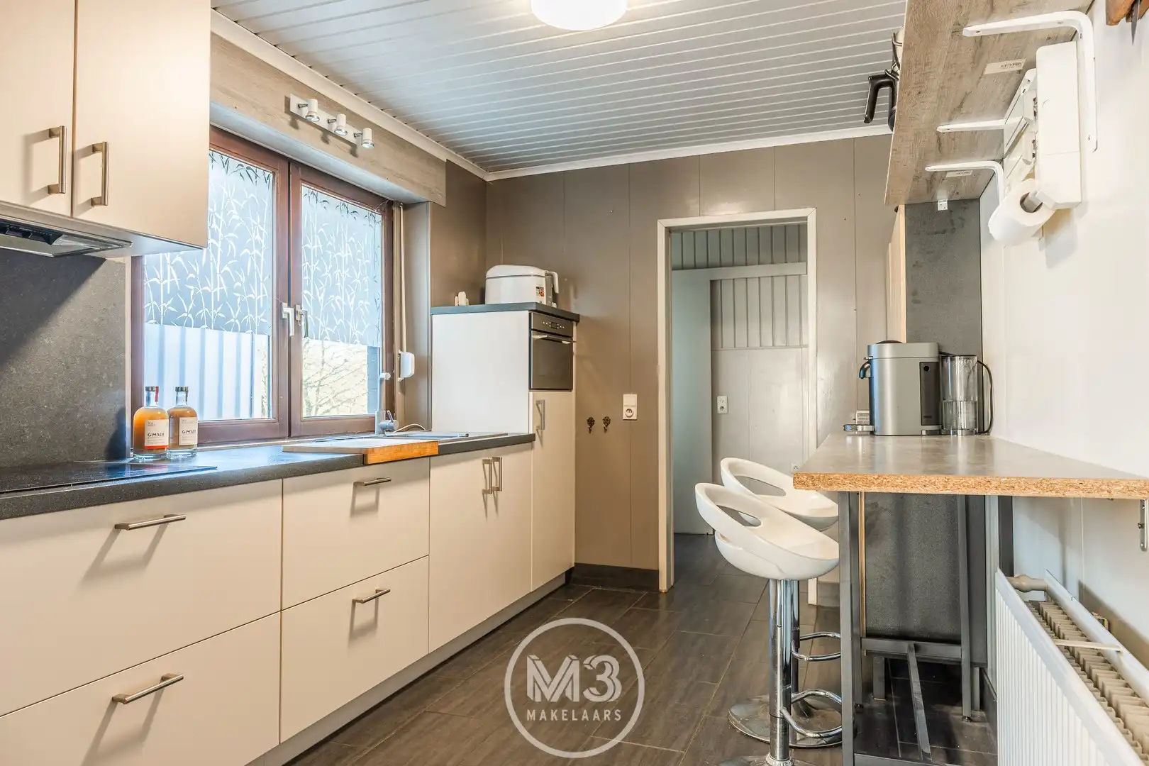 Ruime bel-étage woning met grote tuin foto 5