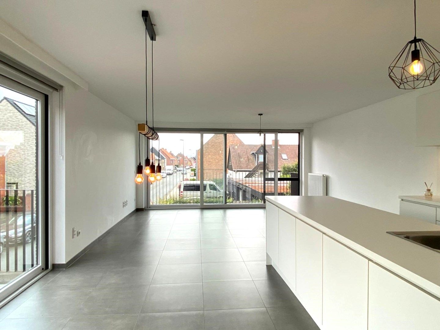 INSTAPKLAAR EN ENERGIEZUINIG APPARTEMENT MET 2 SLPKS | 2 TERRASSEN EN GARAGEBOX foto 2