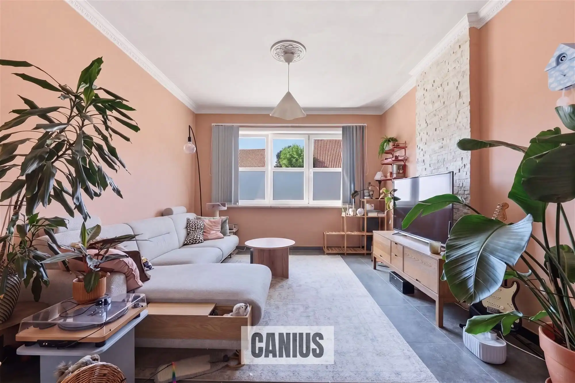 CHARMANTE, GERENOVEERDE WONING MET 2 SLPK foto 3