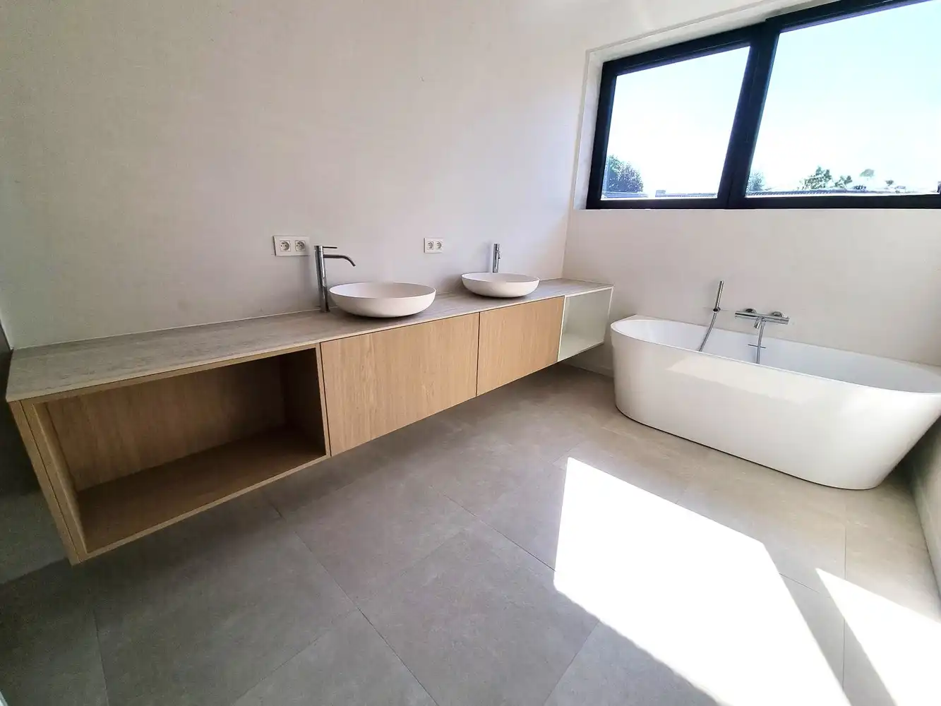 Prachtig, volledig afgewerkte nieuwbouw woning. Rustige ligging. foto 9