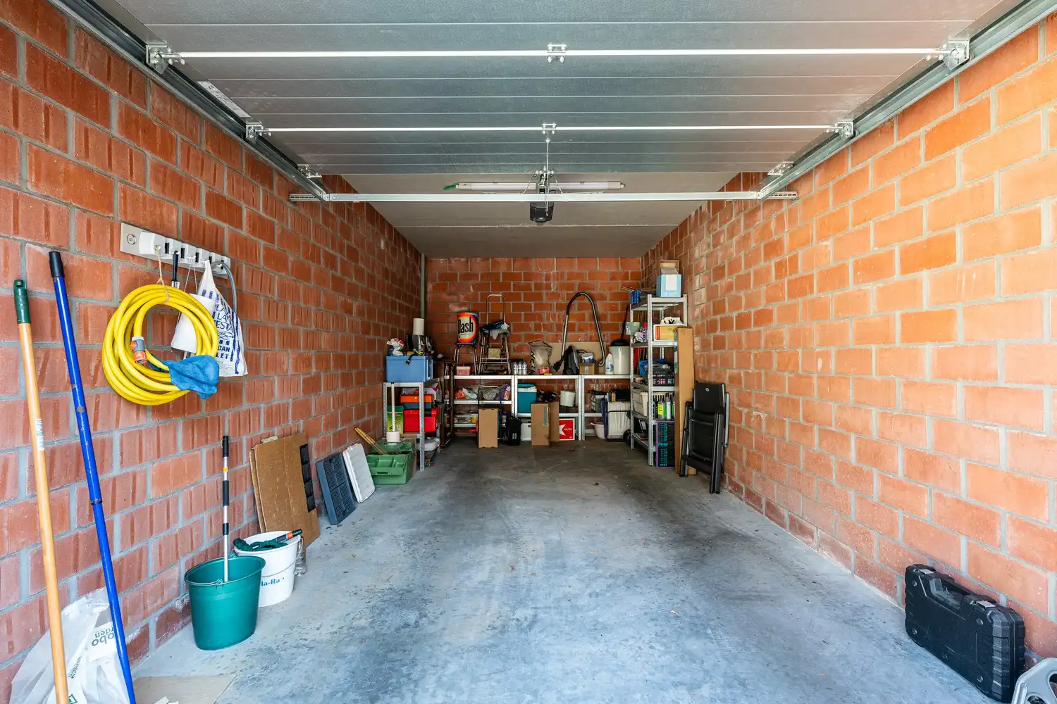 Modern appartement met ruim terras én garage in Sint-Jan-in-Eremo foto 16