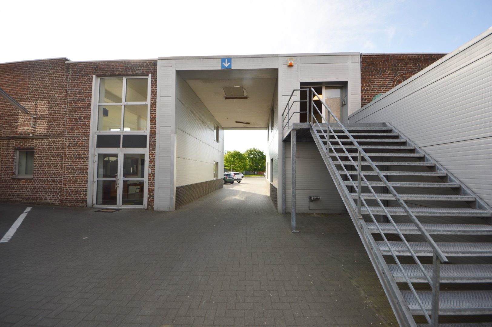 MULTIFUNCTIONELE RUIMTE 400 M2 MET PRIVE PARKING foto 7