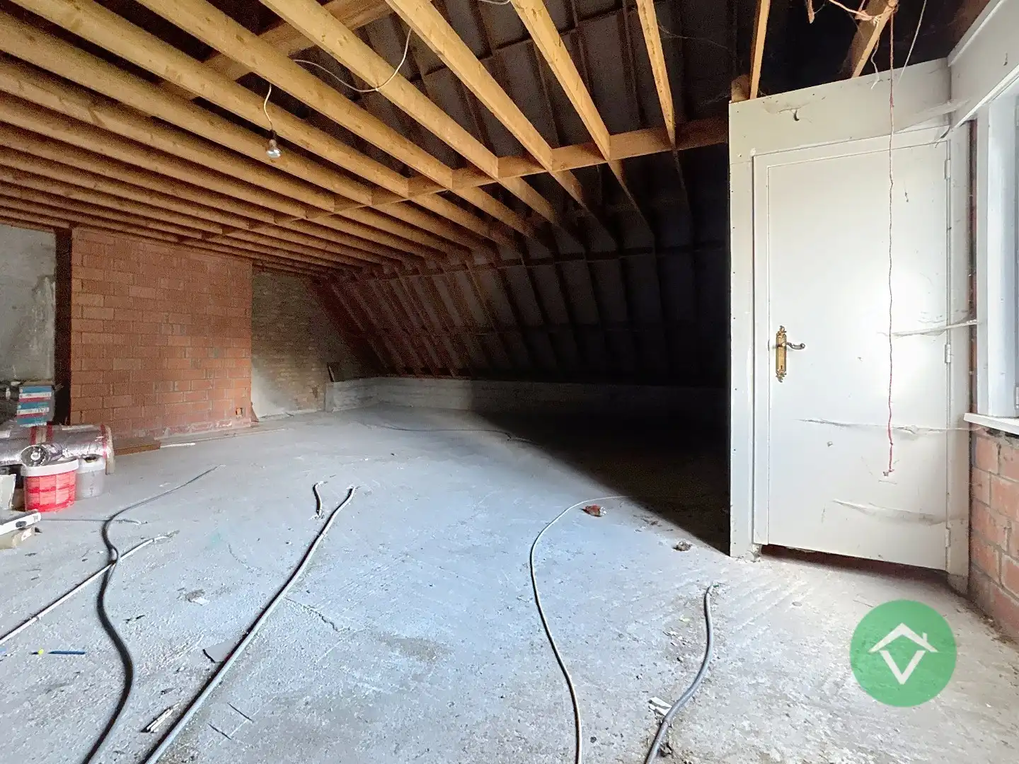 Alleenstaande woning met naastliggend stuk bouwgrond en weide te Eernegem foto 25