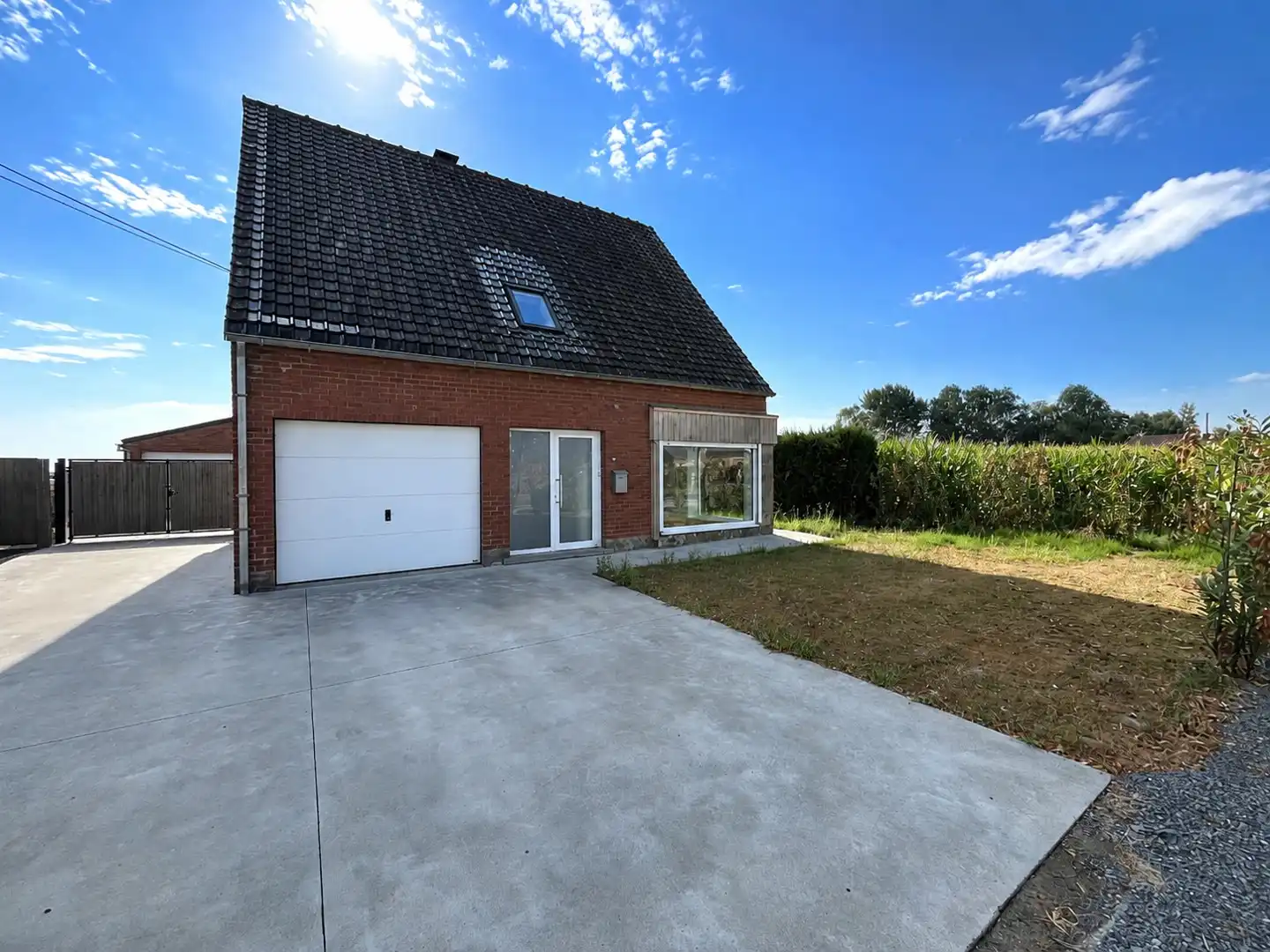 Hoofdfoto van de publicatie: Ledegem – Instapklare gezinswoning met loods van 378 m²