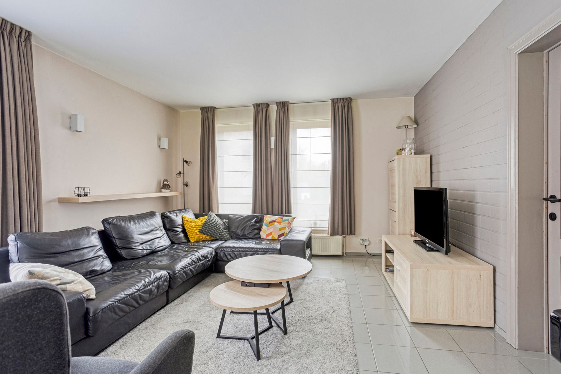 Leemans Immobiliën presenteert u deze rustig gelegen, volledig instapklare woning in het hart van Liedekerke.  foto 6