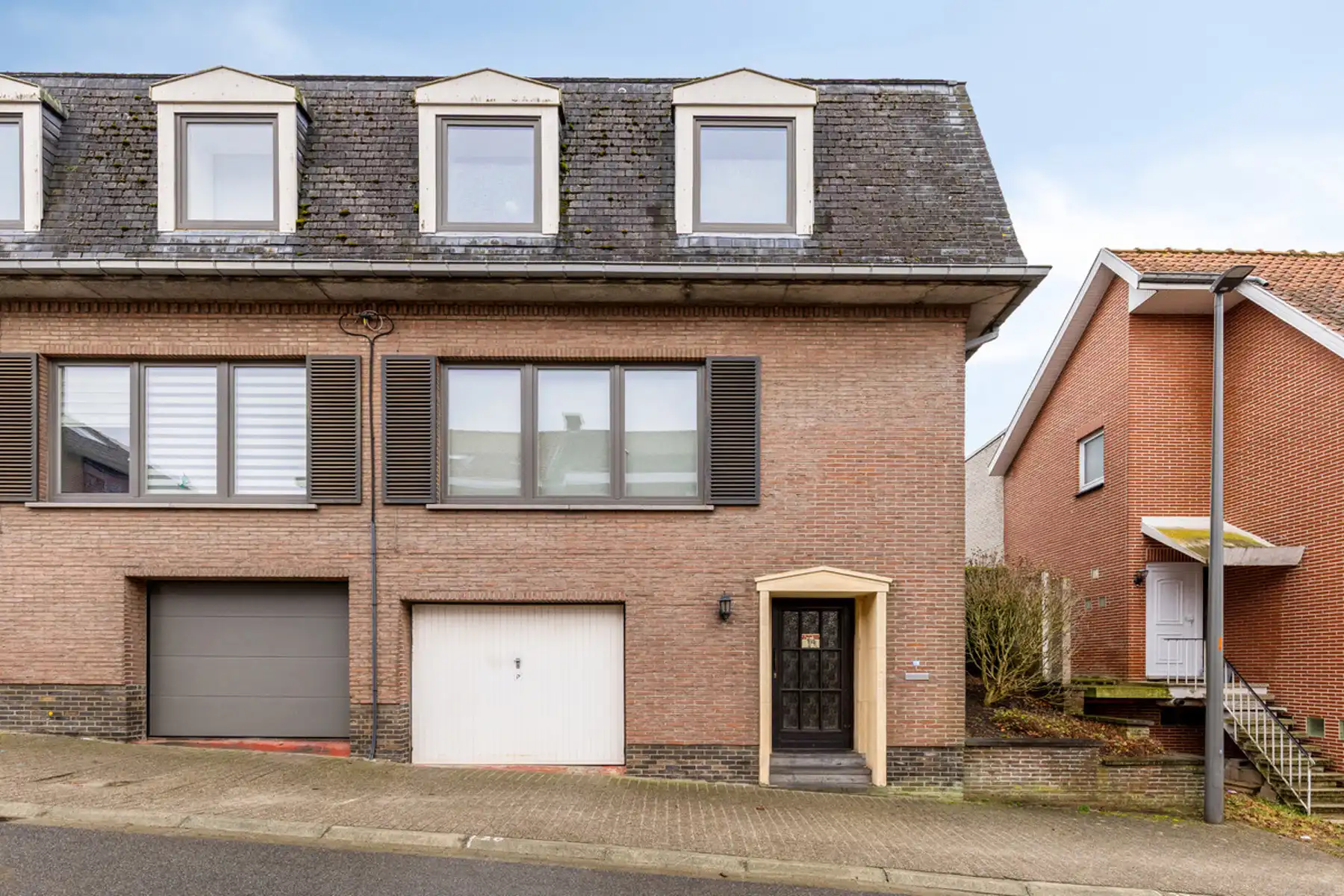 Ruime familiewoning (HOB) met garage en tuin! foto 2