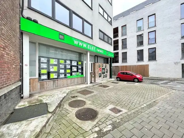 HANDELSGELIJKVLOERS | PRIVATE PARKING VOOR DE DEUR | GENT ZUID foto 2