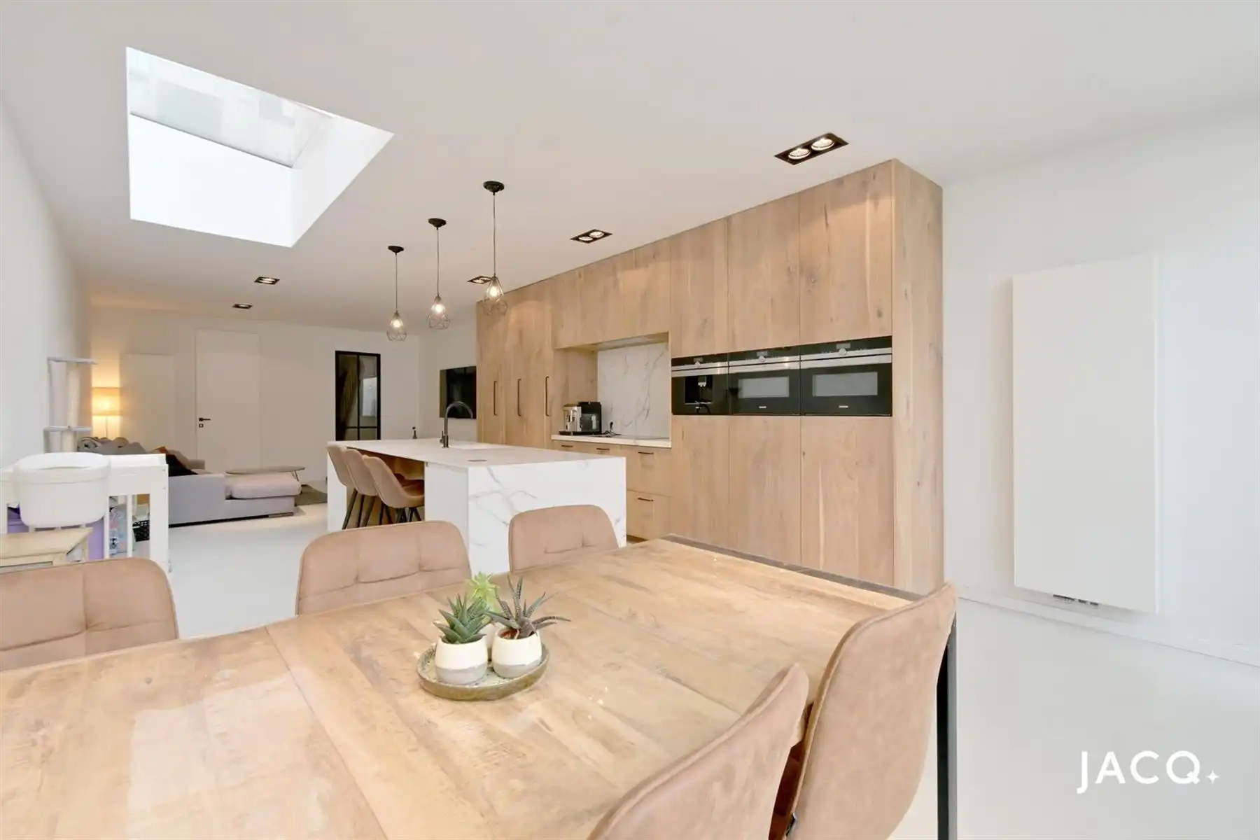 Karaktervolle, volledig gerenoveerde woning te Deurne ! foto 3