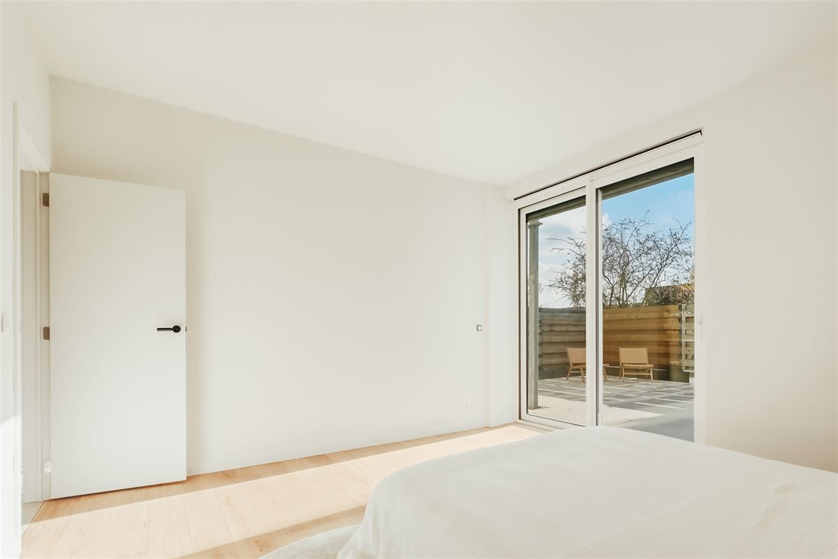 Luxueus gerenoveerd gelijkvloers appartement met 40m² terras foto 14