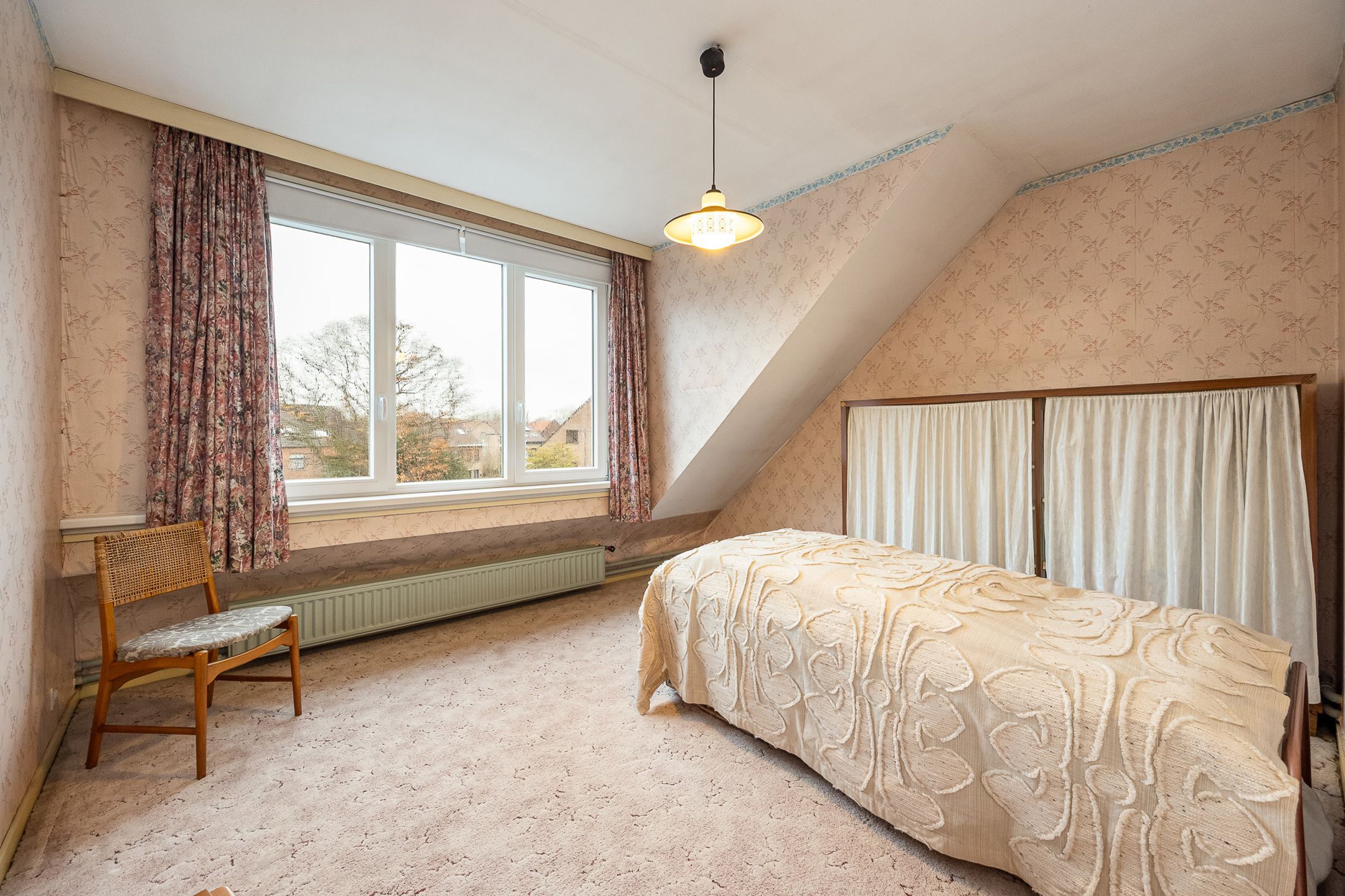 Solide te renoveren woning op top locatie foto 21