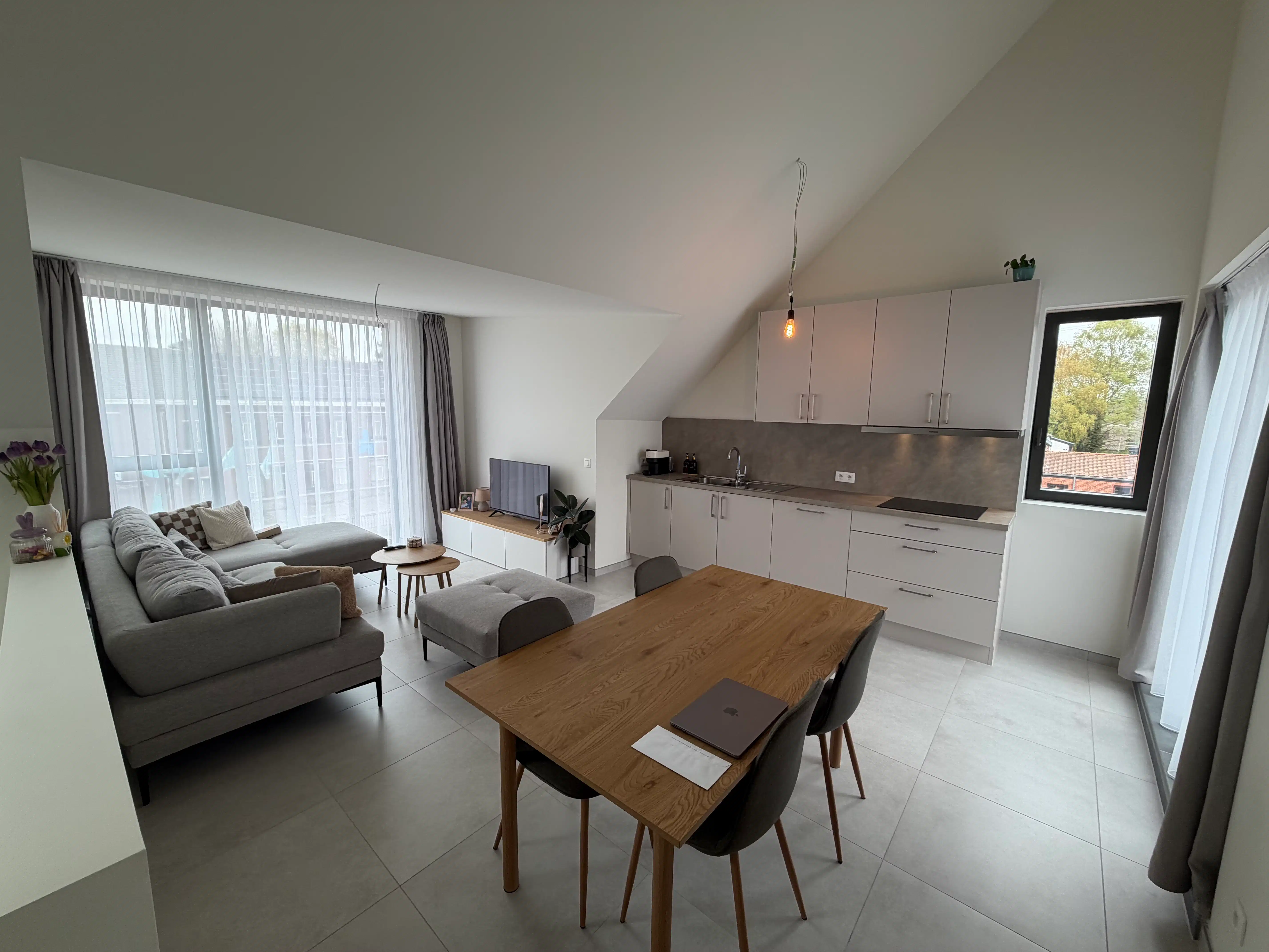 Genk, Weg Naar As 220 bus 12:  Nieuwbouw duplexappartement met 2 slaapkamers, terras, fietsenstalling en een autostaanplaats. foto 3