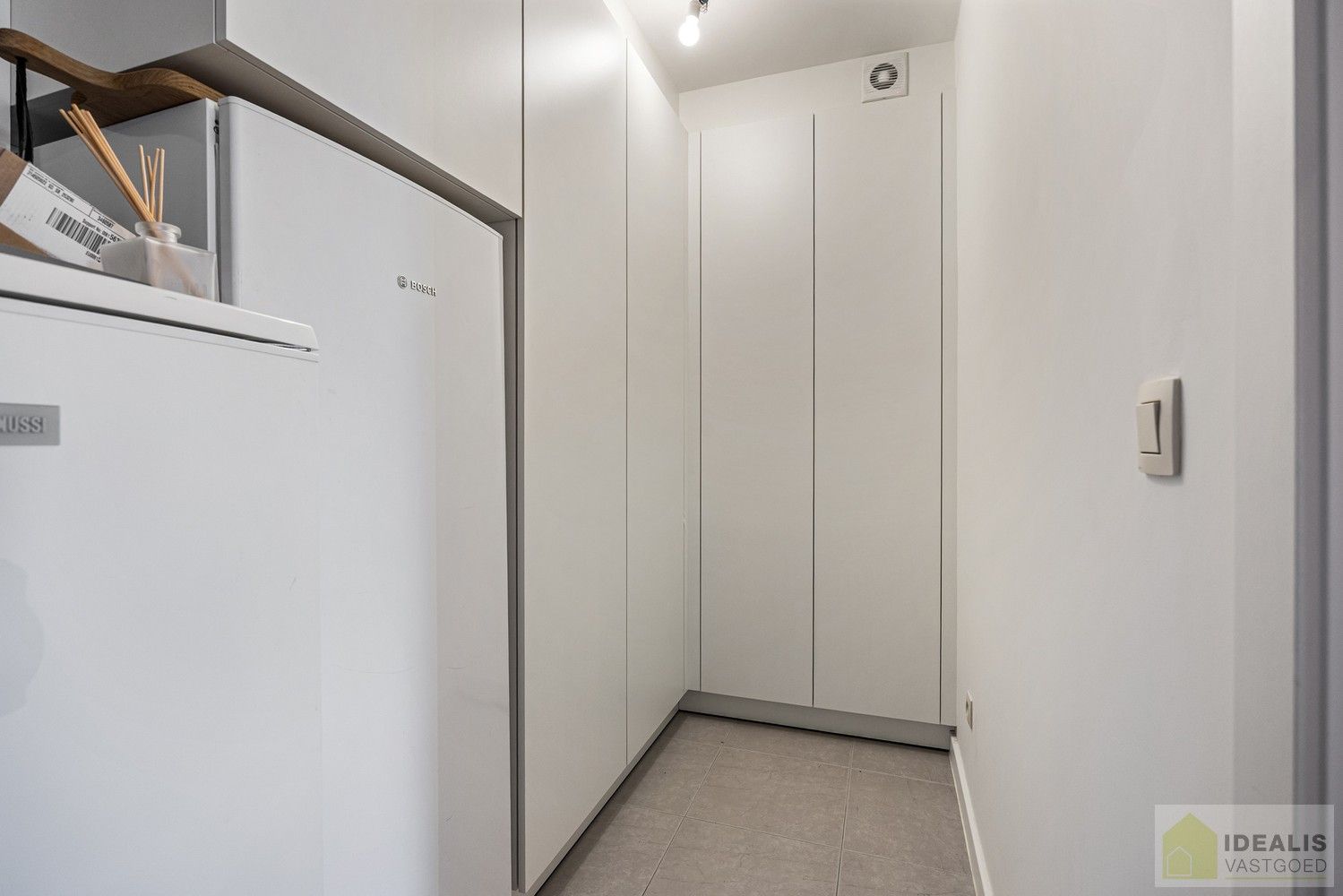 IDEALIS VASTGOED – PERFECT ONDERHOUDEN INSTAPKLAAR APPARTEMENT met een bewoonbare oppervlakte van 91m² bestaande uit een prachtige leefruimte, 2 zeer ruime slaapkamers, een aangenaam terras en ondergrondse parkeerplaats! Het appartement is gelegen in hartje Pelt op wandelafstand van horeca, shopping en openbaar vervoer! foto 23