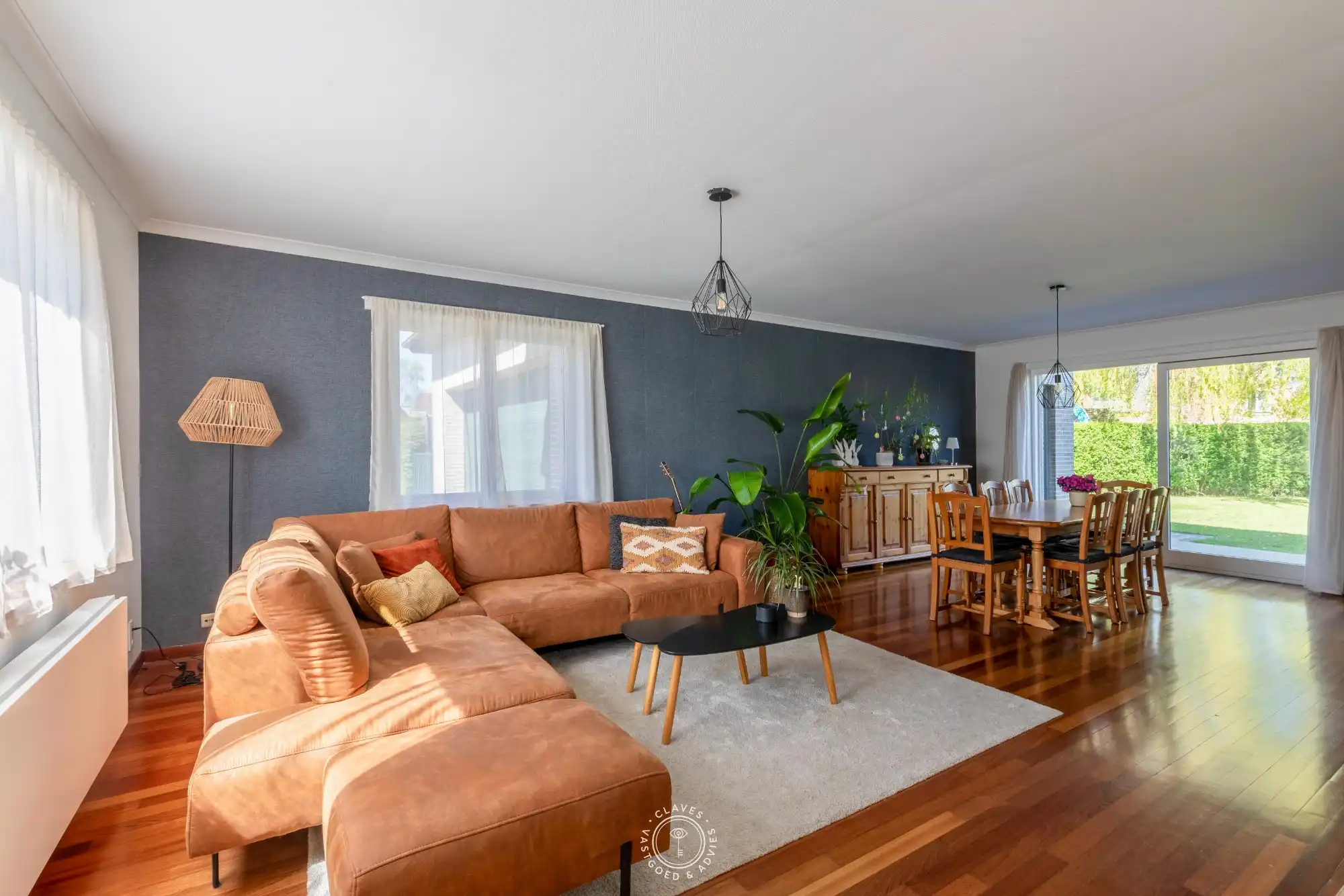 Welgelegen ruime halfopen bebouwing met dubbele garage foto 6