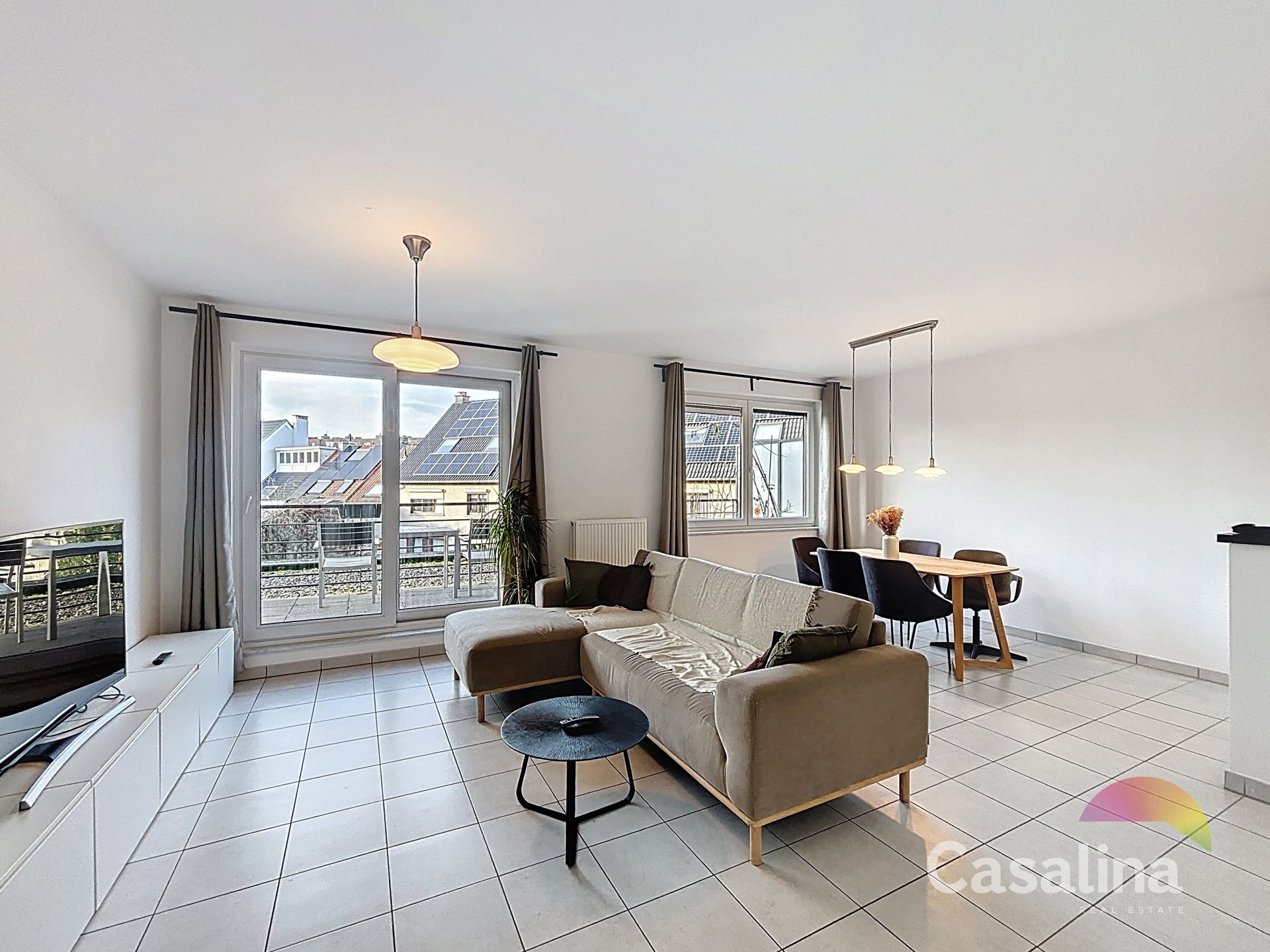 Appartement met ruim terras  foto {{pictureIndex}}