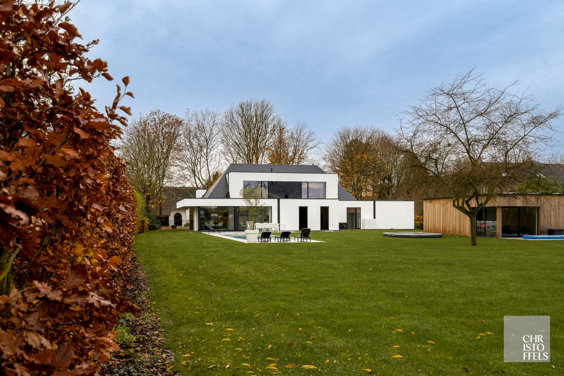 High-end gerenoveerde eigentijdse villa op een perceel van 4.379m² te Hasselt! foto 34