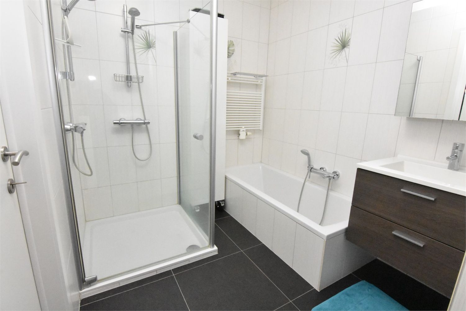 MOOI AFGEWERKT RUIM APPARTEMENT MET 2 SLPKS EN 2 TERRASSEN foto 17